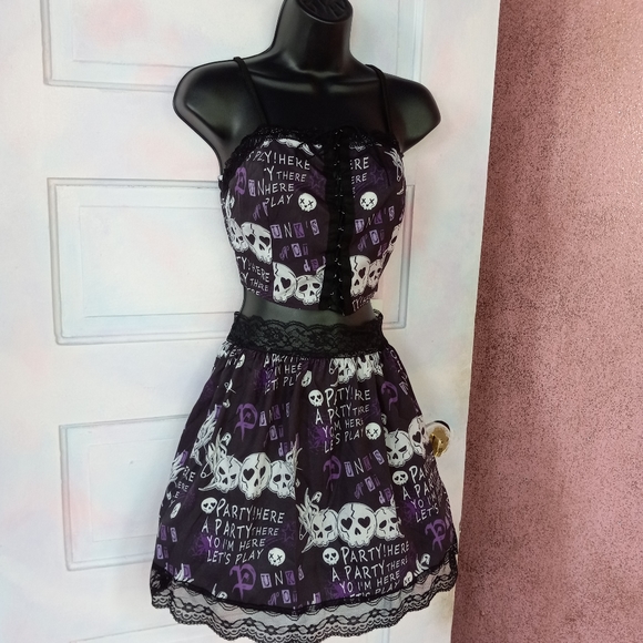Kawaii Goth nwt corset top skirt set! Black lace, purple party skull FINAL PRICE - Picture 2 of 12